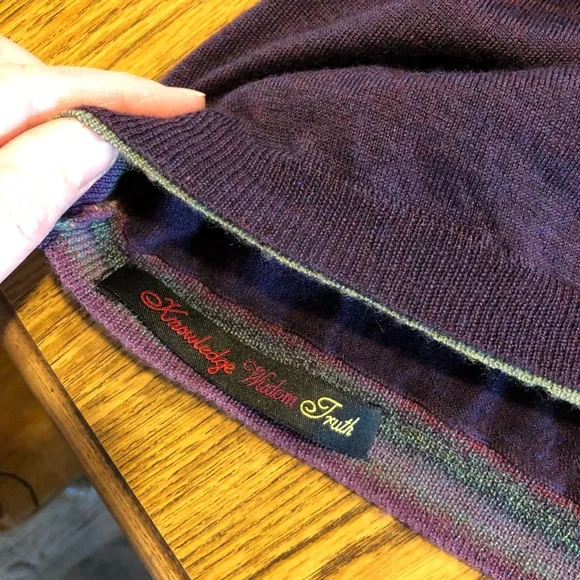 Robert Graham Pursuit V-Neck Wool Sweater - Picture 7 of 8